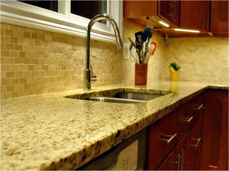 new venetian gold granite for the kitchen backsplash ideas