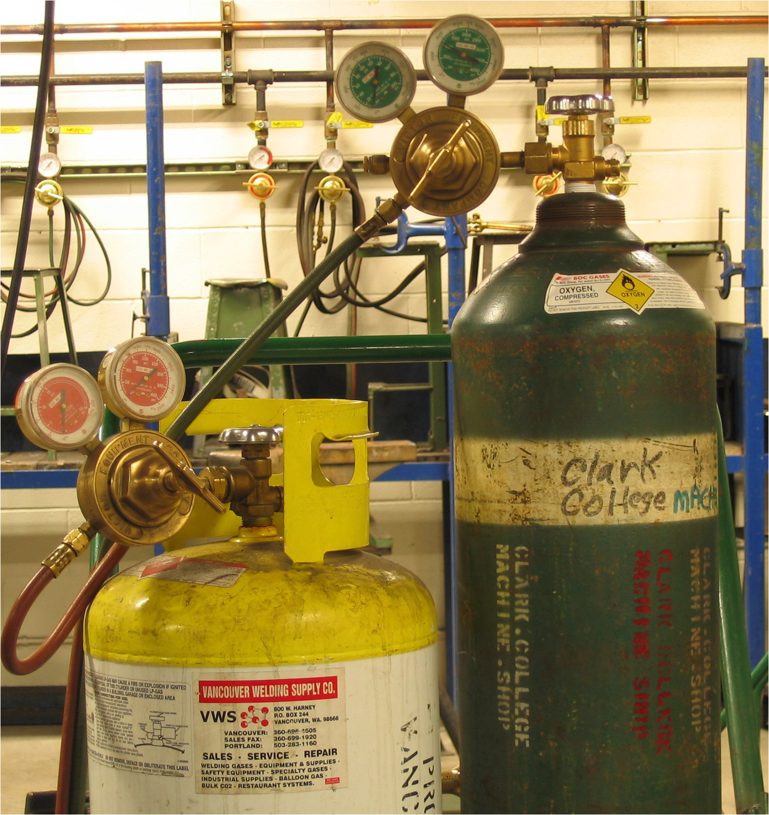 compressed gas cylinders mapp and oxygen triddle jpg